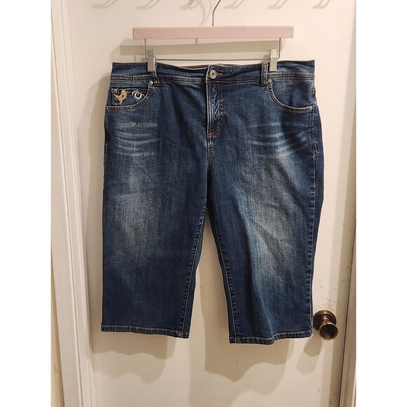 Inc Slim Tech Fit Womens 16 Bermuda Stretch Blue Jean Shorts  Embellished Pocket - Picture 1 of 11